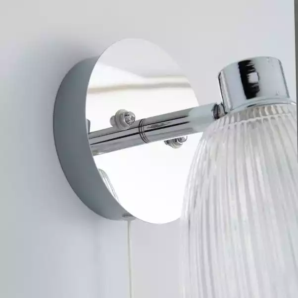 Dunelm Bremont Ribbed Glass Bathroom Wall Light 6 Dunelm Bremont Ribbed Glass Bathroom Wall Light - Image 4