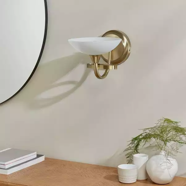 Vogue Lighting Vogue Cagney Wall Light Brass 4 Vogue Lighting Vogue Cagney Wall Light Brass - Image 2