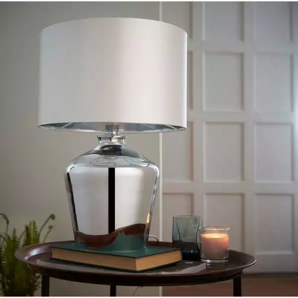 Vogue Lighting Vogue Courtland Table Lamp 4 Vogue Lighting Vogue Courtland Table Lamp - Image 2
